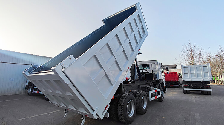 6x4 Sinotruk Howo Dump Truck for Sale in Malawi